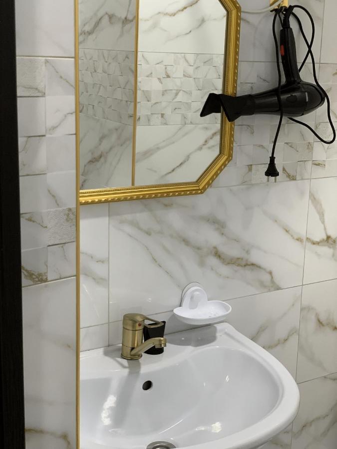 Adi Hotel Bisjkek Eksteriør bilde