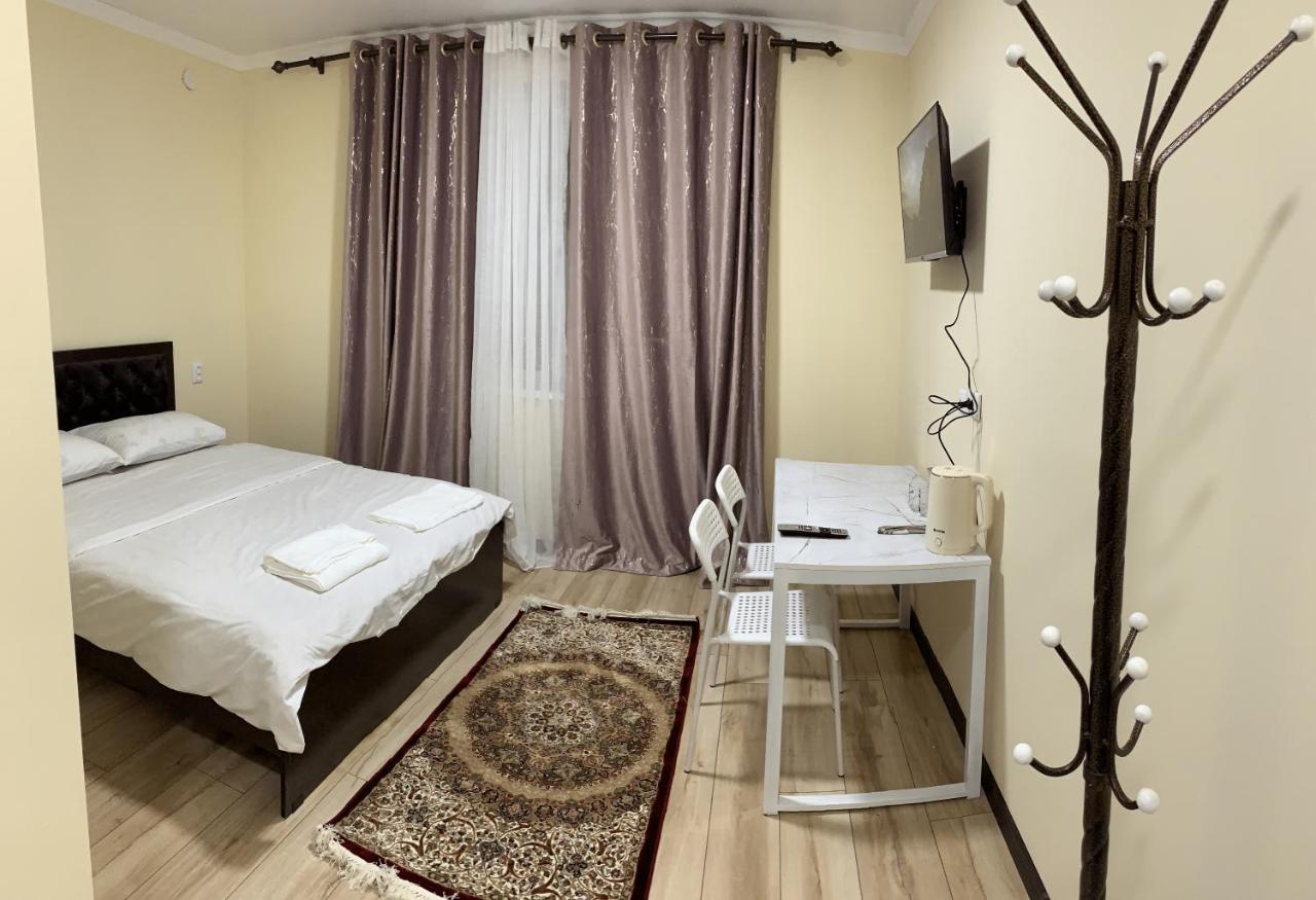 Adi Hotel Bisjkek Eksteriør bilde